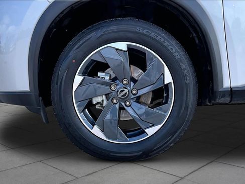 Certified 2025 Nissan Rogue SV FWD image 11