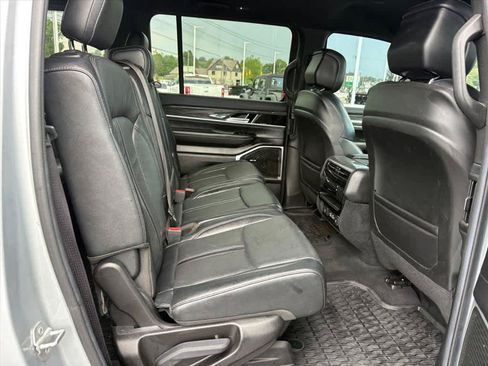 Used 2022 Jeep Wagoneer Series II AWD/4WD image 6