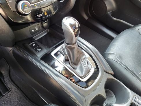 Used 2019 Nissan Rogue SL w/ Premium Package image 14