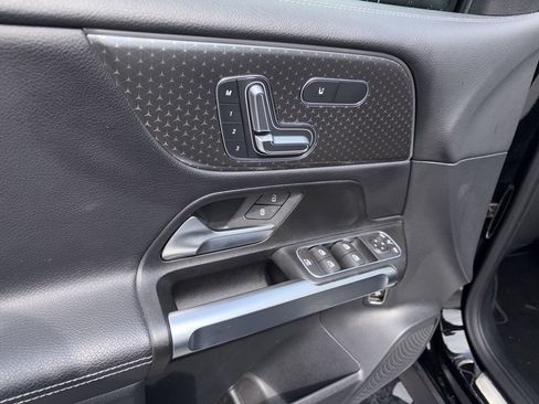 Used 2025 Mercedes-Benz GLB 250 image 16