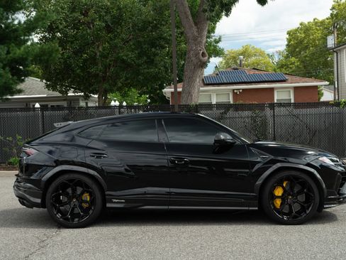 Used 2024 Lamborghini Urus Performante AWD/4WD image 7