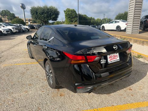 Used 2024 Nissan Altima 2.5 SV w/ SV Premium Package FWD image 7