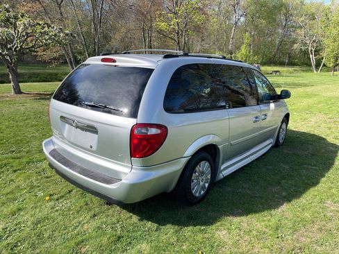 Used 2005 Chrysler Town & Country LX w/ Popular Equipment Group II image 7