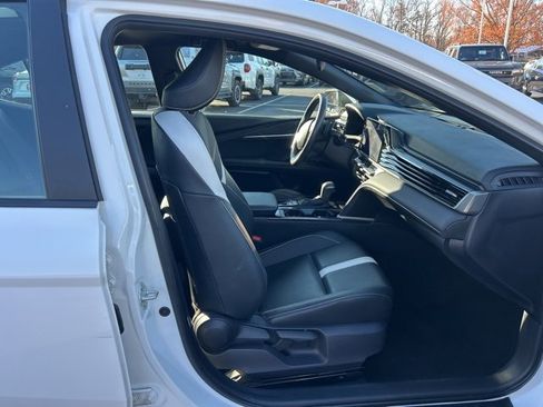 Used 2025 Toyota Camry SE image 15