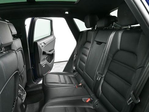 Certified 2025 Porsche Macan image 19