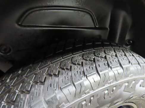 Used 2023 Jeep Wrangler Unlimited Sahara image 32