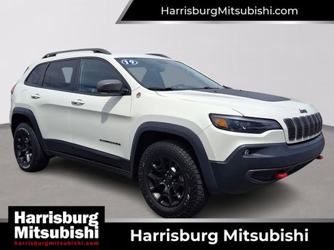 Used 2019 Jeep Cherokee Trailhawk AWD/4WD image 1