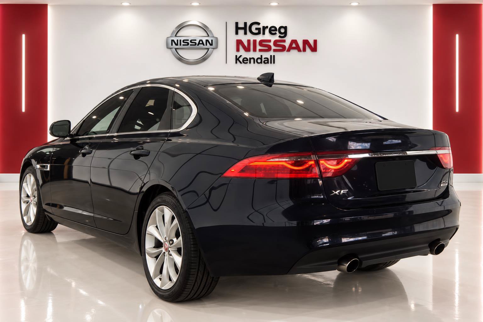 Used 2018 Jaguar XF Premium AWD/4WD image 4