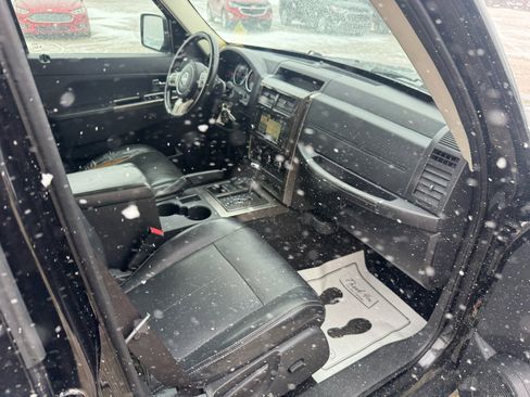 Used 2011 Jeep Liberty Limited w/ Tire & Wheel Group image 11