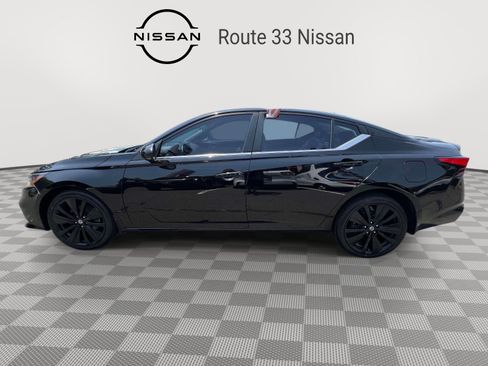 Used 2022 Nissan Altima 2.5 SR w/ Midnight Edition Package AWD/4WD image 5
