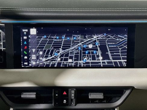 Certified 2025 Porsche Macan 4S Electric AWD/4WD image 15