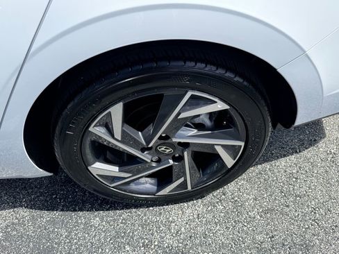 Used 2025 Hyundai Elantra Sport image 9