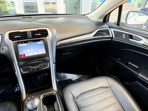 Used 2018 Ford Fusion SE w/ Equipment Group 602A FWD image 25