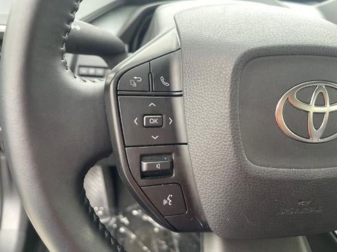 Used 2025 Toyota Prius LE image 8