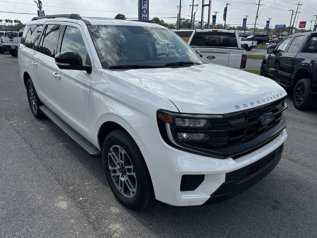 New 2026 Ford Expedition Max Active RWD image 3