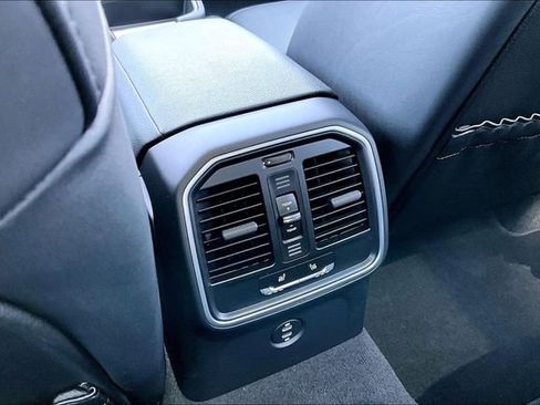 Used 2025 Porsche Macan image 10