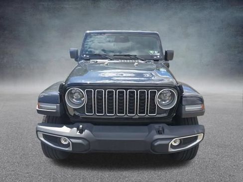 Used 2025 Jeep Wrangler Unlimited Sahara AWD/4WD image 3