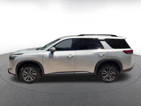 Used 2025 Nissan Pathfinder SV FWD image 9