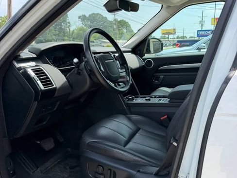 Used 2020 Land Rover Discovery Landmark AWD/4WD image 13