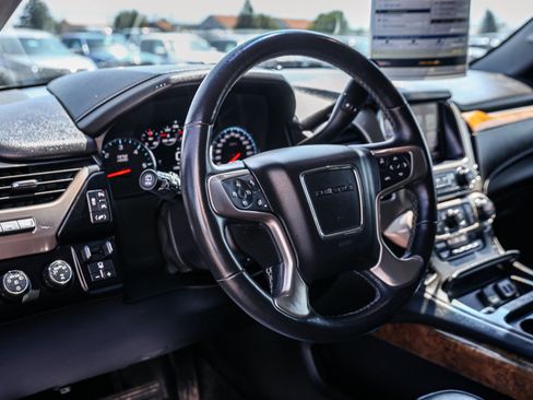 Used 2017 GMC Yukon Denali AWD/4WD image 9