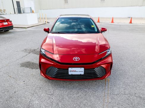 Used 2025 Toyota Camry XLE w/ Premium Plus Package FWD image 4