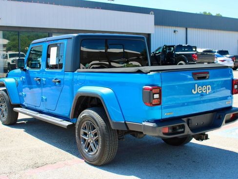 Used 2021 Jeep Gladiator Overland w/ Uconnect 4C Nav & Sound Group AWD/4WD image 4