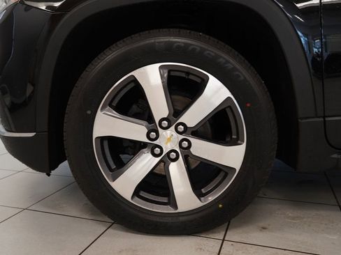 Used 2018 Chevrolet Traverse LT w/ LPO, 'HIT The Road' Package image 17