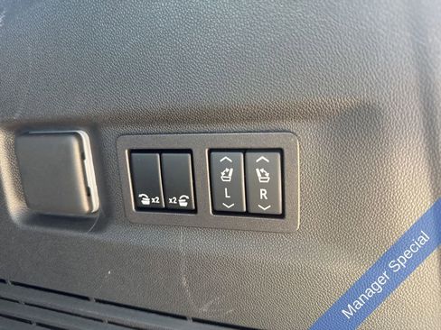 Used 2024 Chevrolet Suburban High Country w/ Premium Package image 22