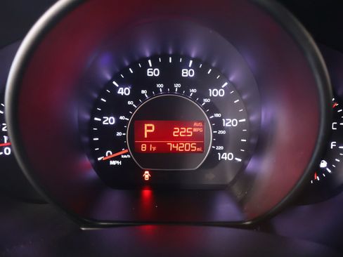 Used 2018 Kia Soul + FWD image 4