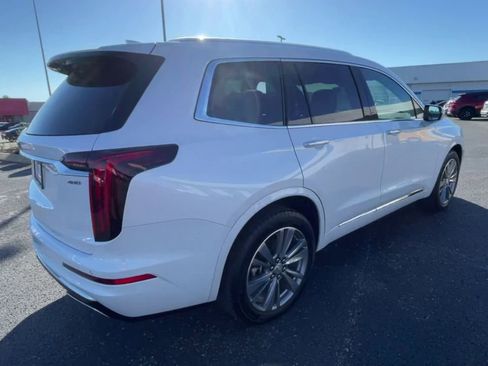 Used 2025 Cadillac XT6 Premium Luxury image 9