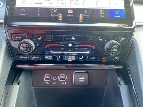 Used 2023 Jeep Grand Cherokee Limited AWD/4WD image 27