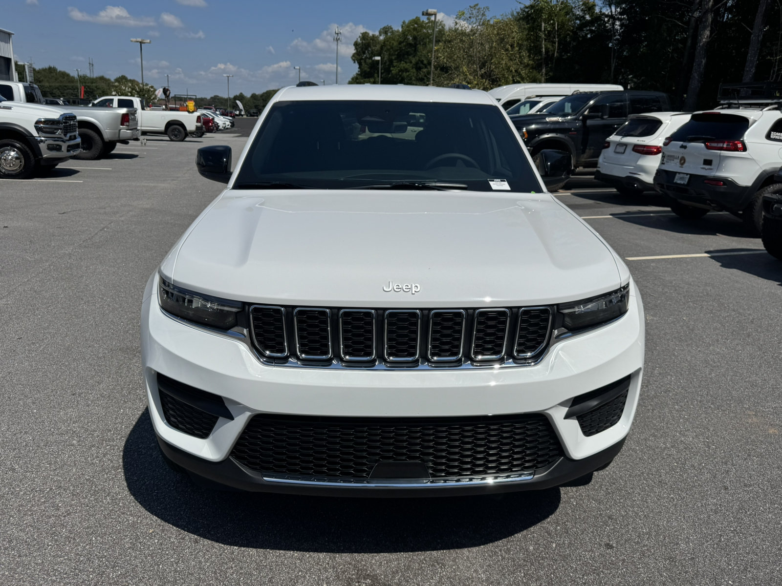 New 2026 Jeep Grand Cherokee Laredo RWD image 2