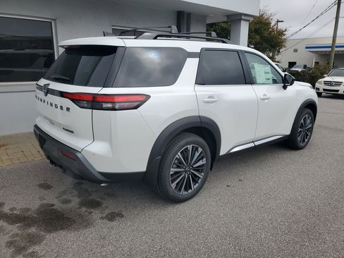 New 2026 Nissan Pathfinder Platinum image 3