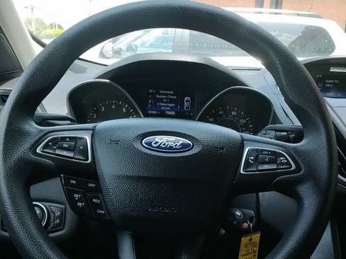 Used 2017 Ford Escape SE w/ SE Cold Weather Package FWD image 13