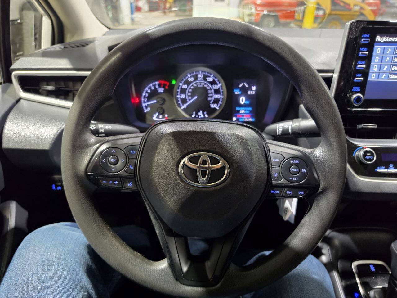 Used 2020 Toyota Corolla LE FWD image 36