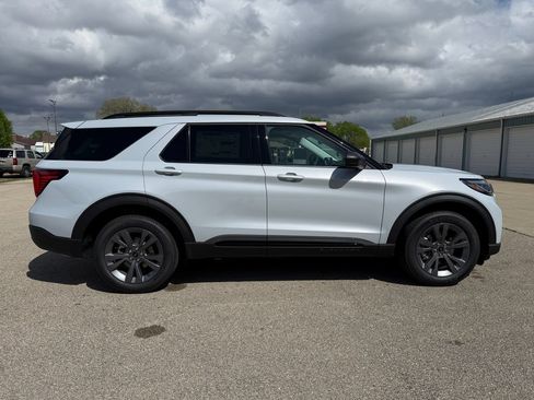 New 2026 Ford Explorer Active w/ Active Comfort Package AWD/4WD image 4