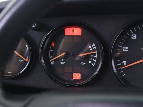 Used 1995 Porsche 911 Carrera RWD image 31