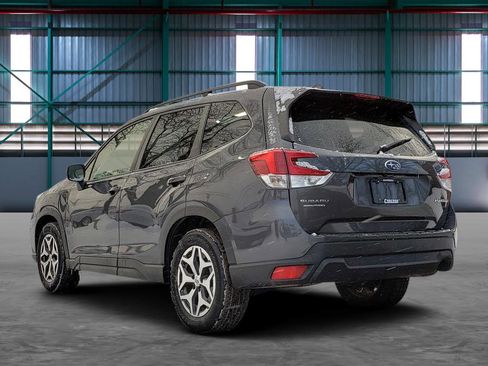 Used 2020 Subaru Forester Premium image 3