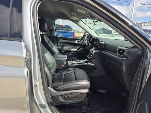 Certified 2023 Ford Explorer XLT w/ Equipment Group 202A image 25