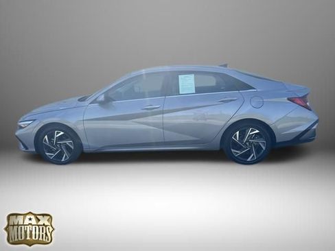 Used 2025 Hyundai Elantra Limited FWD image 5