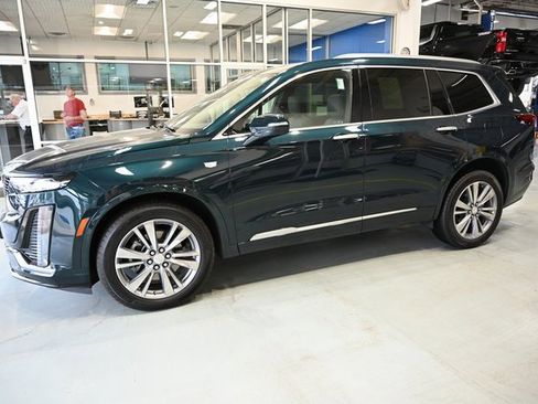 Used 2025 Cadillac XT6 Premium Luxury image 7