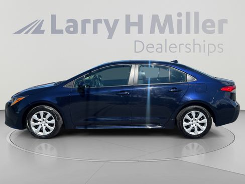 Used 2025 Toyota Corolla LE FWD image 2