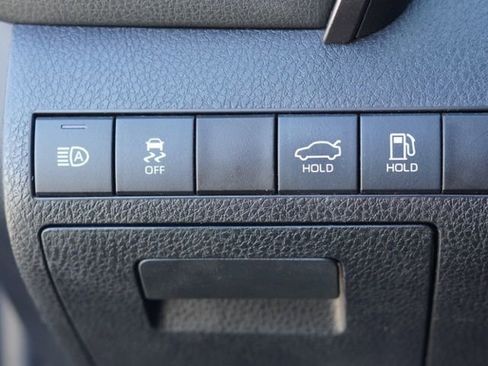 Used 2022 Toyota Camry XSE image 18