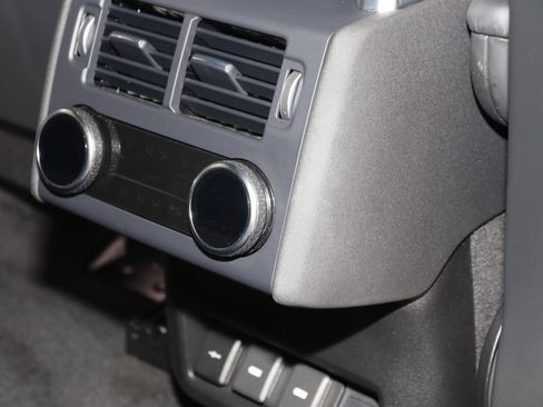 Used 2023 Land Rover Discovery Metropolitan Edition image 16