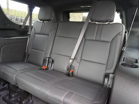 Used 2025 Chevrolet Suburban RST image 10