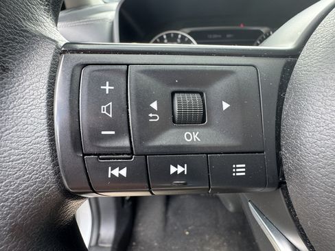 Used 2024 Nissan Rogue SV AWD/4WD image 32