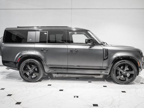 Used 2024 Land Rover Defender 130 V8 AWD/4WD image 6