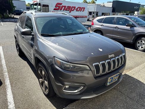 Used 2019 Jeep Cherokee Limited AWD/4WD image 2