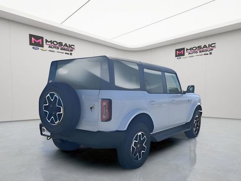 New 2025 Ford Bronco Outer Banks image 4