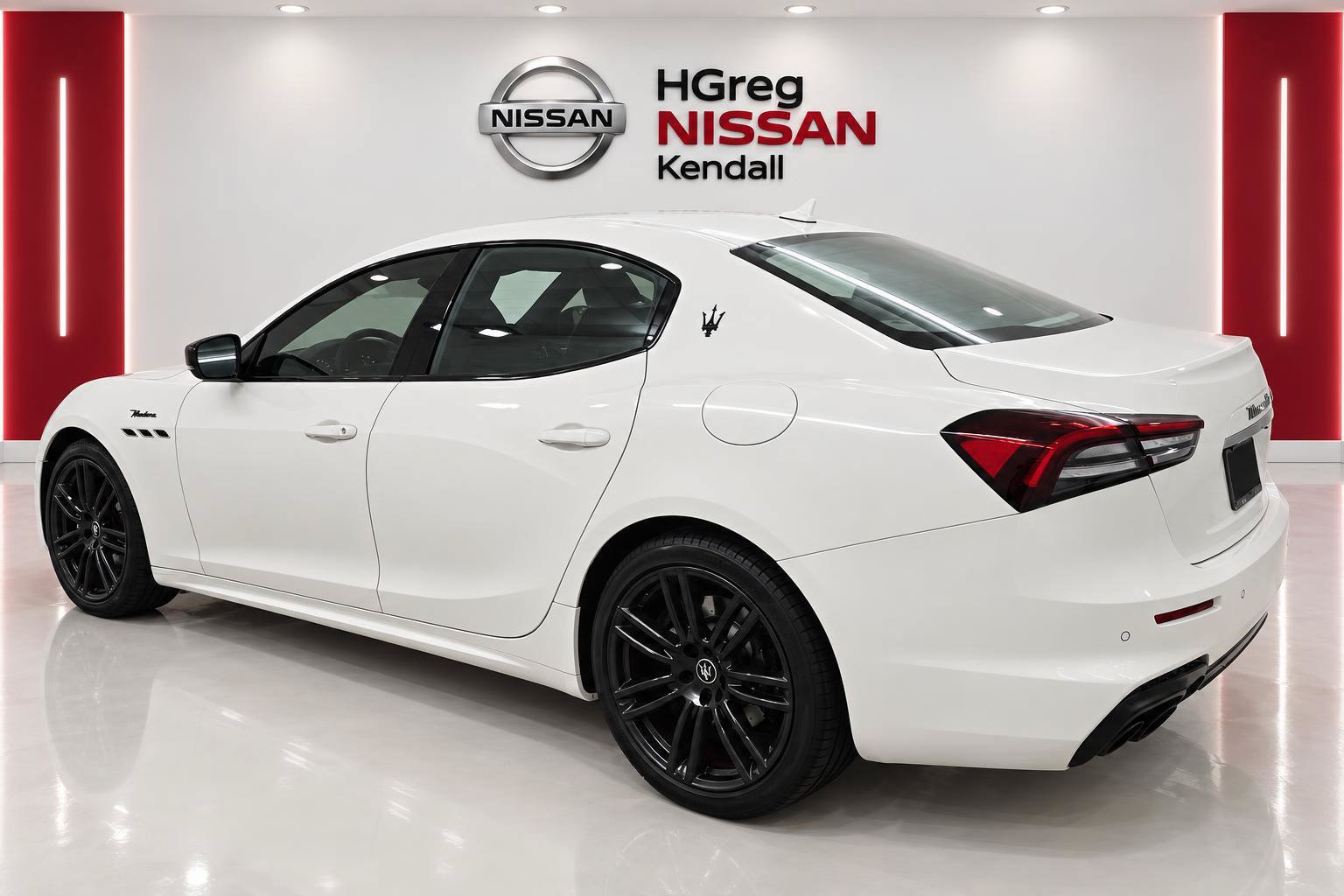 Used 2023 Maserati Ghibli Modena RWD image 2